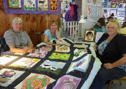 Ladies Quiltting | Arts & Crafts Exhibits